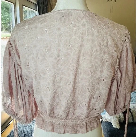 POL Anthropology Women Pink Lace Embroidered Eyelet Crop Top Balloon Sleeves L - Picture 8 of 8